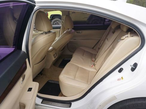 Used 2015 Lexus ES 350 w/ Luxury Package image 14