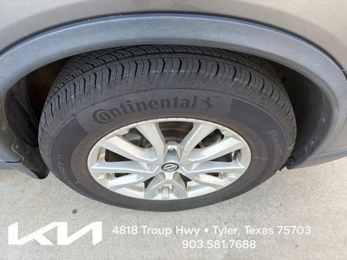 Used 2019 Nissan Rogue S w/ Special Edition Package FWD image 13