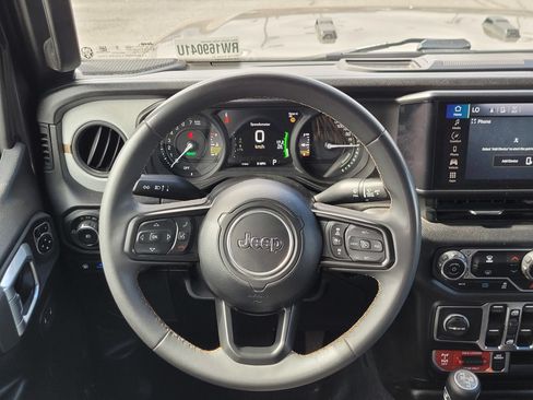 Used 2024 Jeep Wrangler Unlimited AWD/4WD image 9
