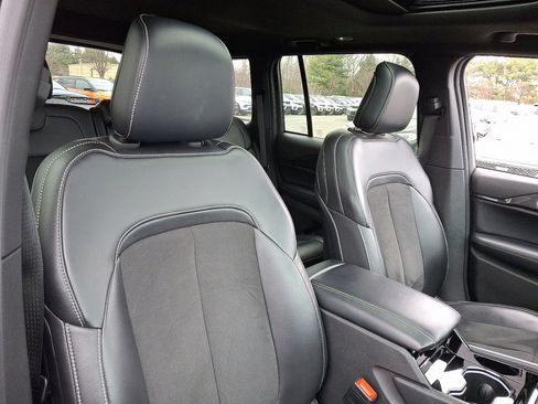 Used 2023 Jeep Grand Cherokee Altitude image 13