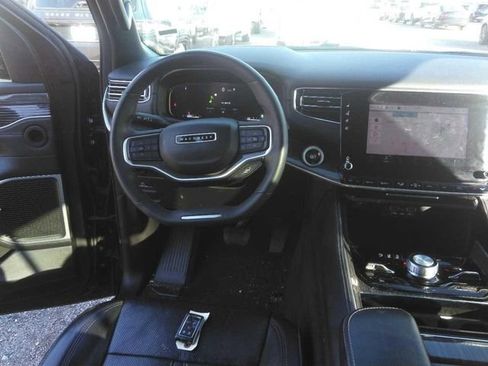 Used 2022 Jeep Wagoneer Series III image 9