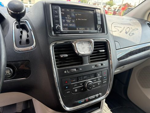 Used 2015 Chrysler Town & Country Touring-L w/ Driver Convenience Group FWD image 22
