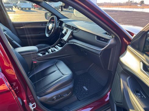 Used 2024 Jeep Grand Cherokee Limited image 15