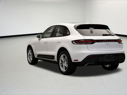 Used 2025 Porsche Macan image 3
