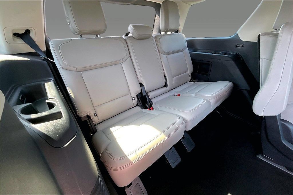 Used 2025 Ford Expedition Active RWD image 23