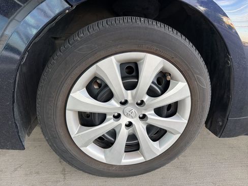 Used 2022 Toyota Corolla LE image 2