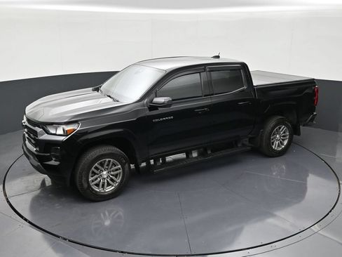 Used 2025 Chevrolet Colorado LT RWD image 12