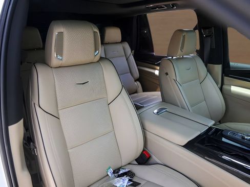 Certified 2023 Cadillac Escalade Premium Luxury w/ Performance Package AWD/4WD image 32