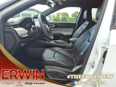 Certified 2025 Jeep Compass Limited AWD/4WD image 13