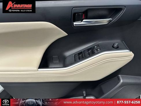 Used 2023 Toyota Highlander XLE AWD/4WD image 21