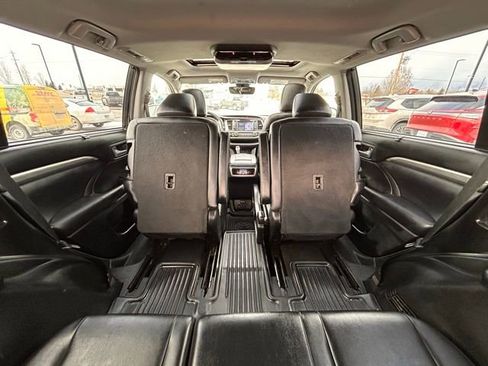 Used 2018 Toyota Highlander SE image 49