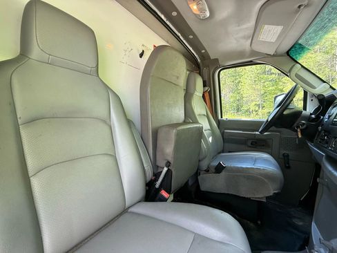 Used 2016 Ford E-350 and Econoline 350 Super Duty image 19