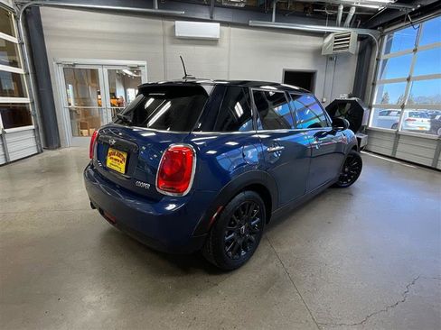 Used 2016 MINI Cooper 4-Door Hardtop image 5