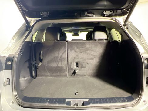 Used 2023 Toyota Highlander XLE image 34