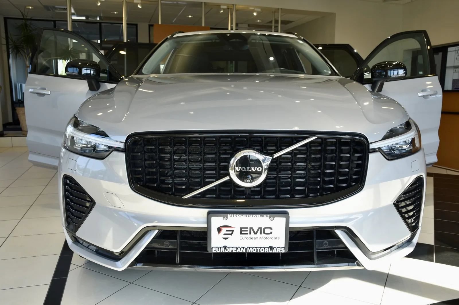 Used 2024 Volvo XC60 B5 Plus w/ Protection Package Premier AWD/4WD image 2
