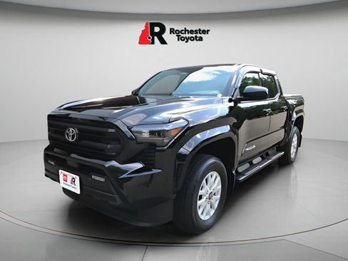 Certified 2025 Toyota Tacoma SR5 AWD/4WD image 3