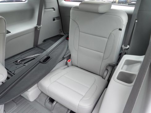 Used 2023 GMC Acadia SLT w/ Technology Package FWD image 25