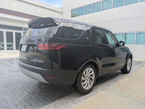 Certified 2025 Land Rover Discovery S image 5