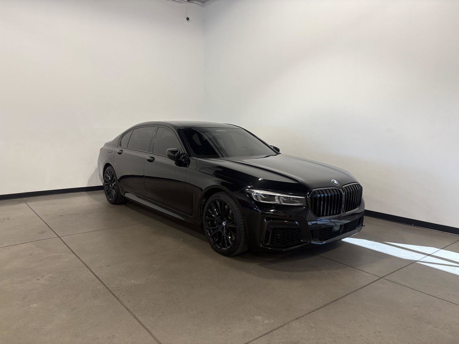 Used 2022 BMW 750i xDrive w/ Executive Package AWD/4WD image 1