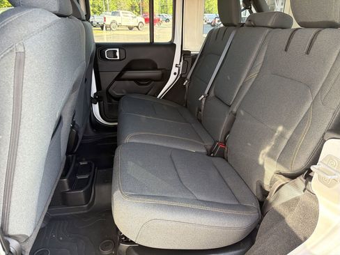 Used 2025 Jeep Wrangler Unlimited Sahara image 22