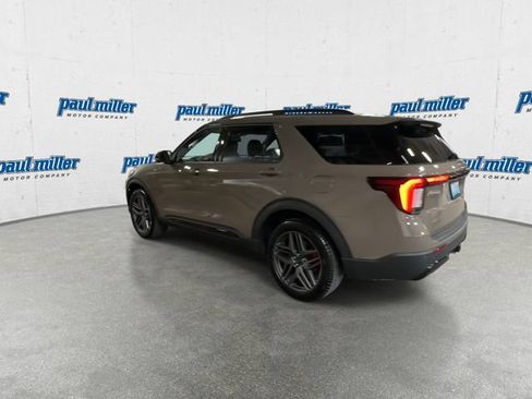Used 2026 Ford Explorer ST-Line w/ ST-Line Street Pack AWD/4WD image 8