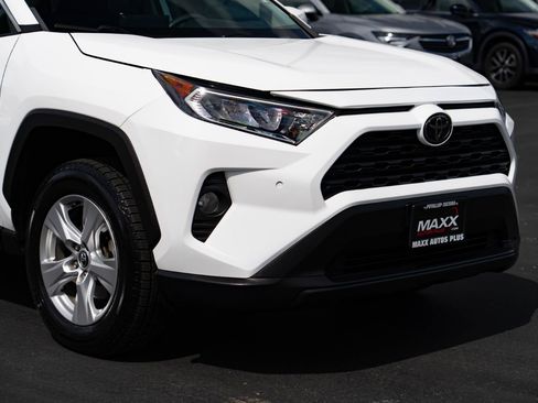Used 2020 Toyota RAV4 XLE FWD image 7