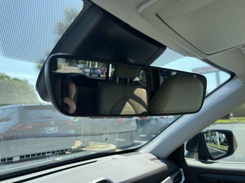 Used 2021 Toyota Highlander XLE FWD image 27