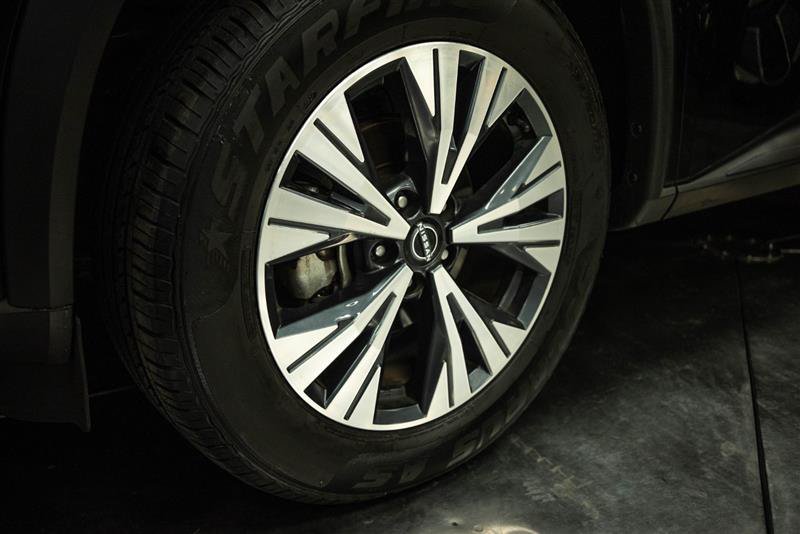 Used 2022 Nissan Rogue SV FWD image 3