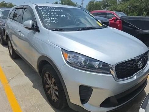 Used 2020 Kia Sorento LX FWD image 2