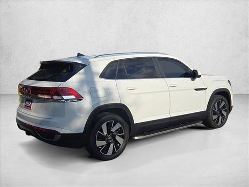 Used 2024 Volkswagen Atlas Cross Sport SE FWD image 5