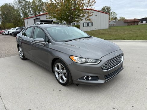 Used 2014 Ford Fusion SE w/ Equipment Group 201A image 3