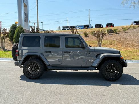 Used 2019 Jeep Wrangler Unlimited Sahara image 6