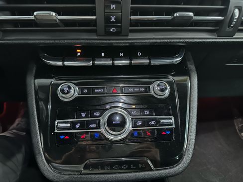 Used 2021 Lincoln Corsair AWD w/ Premium Package image 21