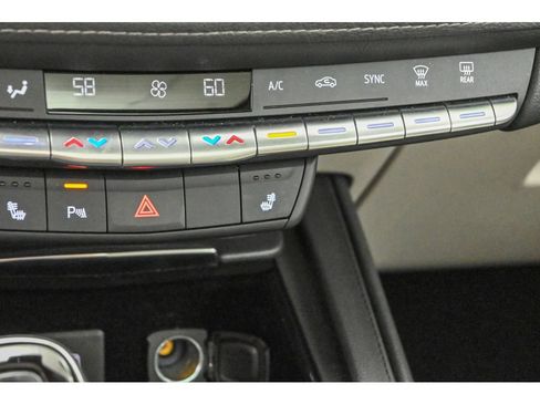 Used 2020 Cadillac XT4 Luxury w/ Cold Weather Package AWD/4WD image 45
