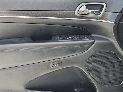Used 2018 Jeep Grand Cherokee Limited image 25