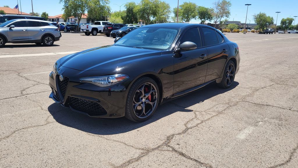 Used 2019 Alfa Romeo Giulia AWD w/ Quick Order Package 22J Sport image 4