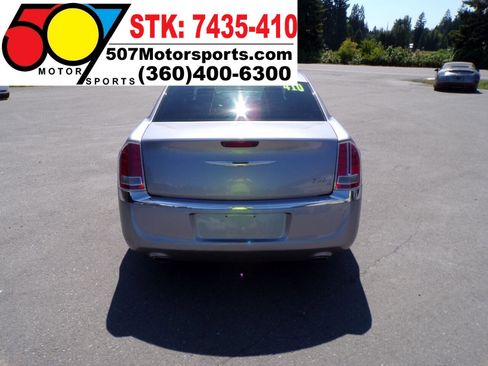 Used 2014 Chrysler 300 C image 6