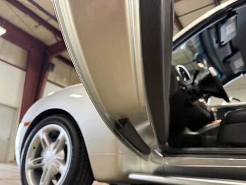 Used 2004 Chevrolet SSR w/ Preferred Equipment Group image 76