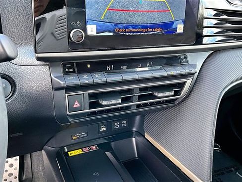 Used 2025 Toyota Camry SE image 15