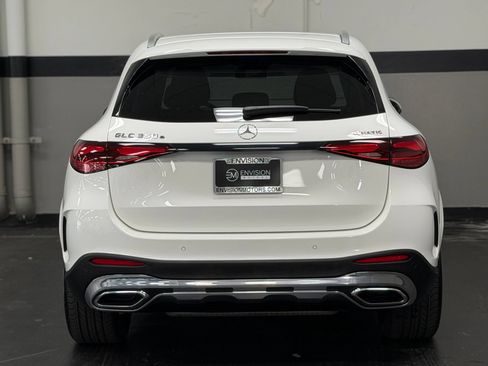 Used 2025 Mercedes-Benz GLC 350e 4MATIC image 11