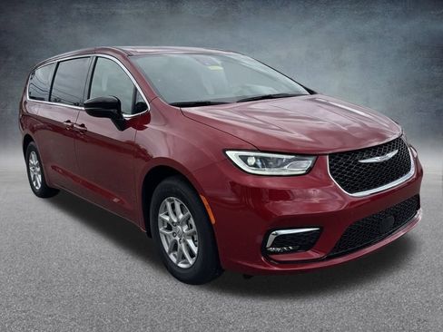 New 2026 Chrysler Pacifica Select image 2