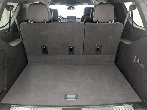 Used 2023 Chevrolet Suburban Premier image 19