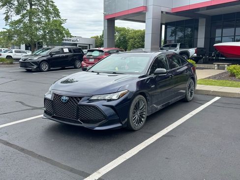 Used 2021 Toyota Avalon XSE FWD image 2