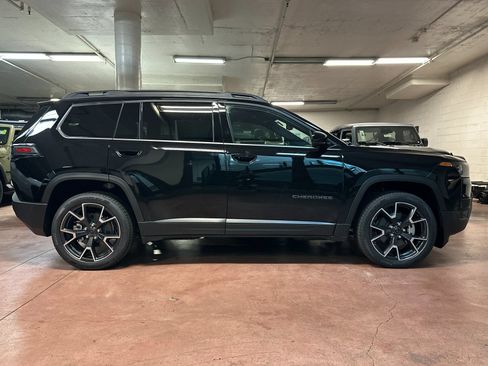 New 2026 Jeep Cherokee Overland w/ Advanced Pro Tech Group AWD/4WD image 6