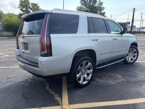 Used 2018 Cadillac Escalade Luxury AWD/4WD image 10