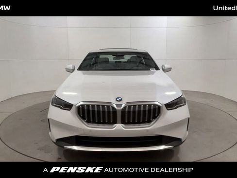 Used 2025 BMW 530i w/ Premium Package image 3