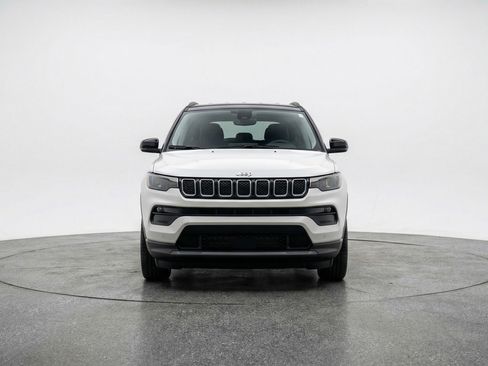 Used 2025 Jeep Compass Limited AWD/4WD image 2