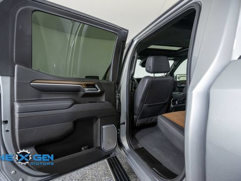 Used 2025 Chevrolet Silverado 1500 High Country w/ Technology Package AWD/4WD image 26
