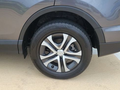 Used 2018 Toyota RAV4 LE FWD image 12