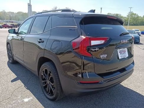 Used 2022 GMC Terrain SLE w/ Elevation Edition FWD image 5